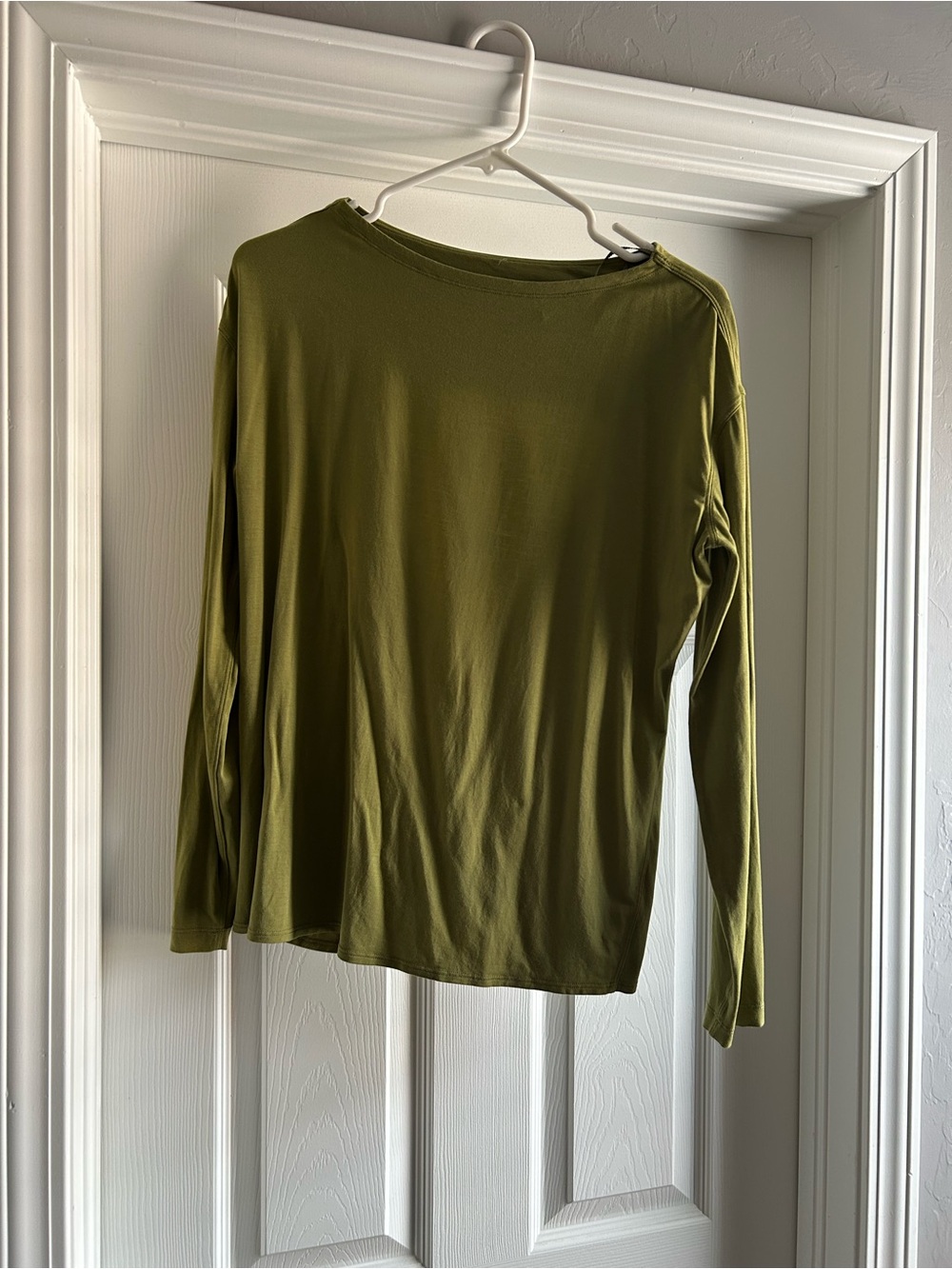 Lululemon Women's Olive Long Sleeve Crewneck Top